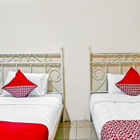 Отель Oyo 90689 Lily House Тангеранг Экстерьер фото