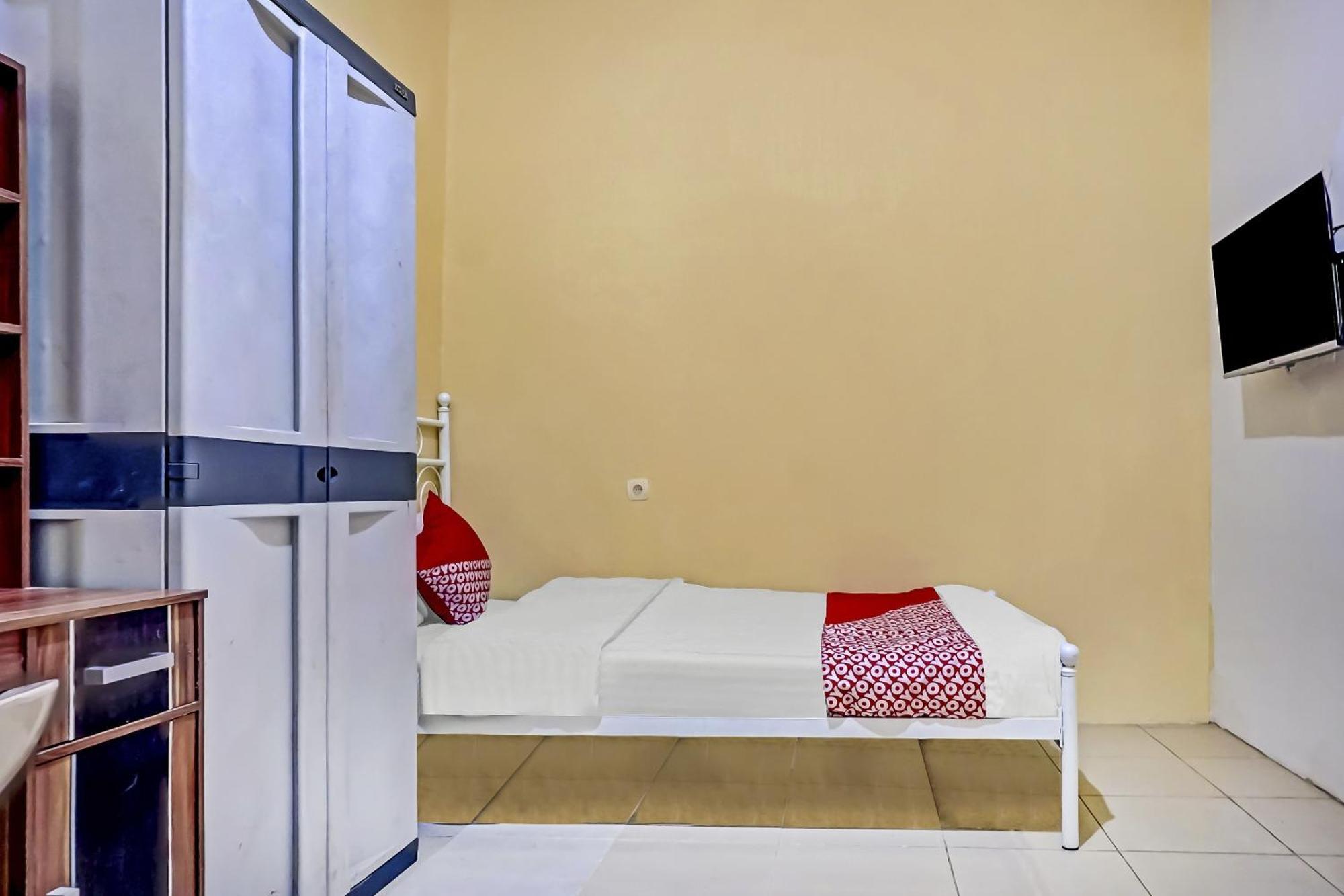 Отель Oyo 90689 Lily House Тангеранг Экстерьер фото