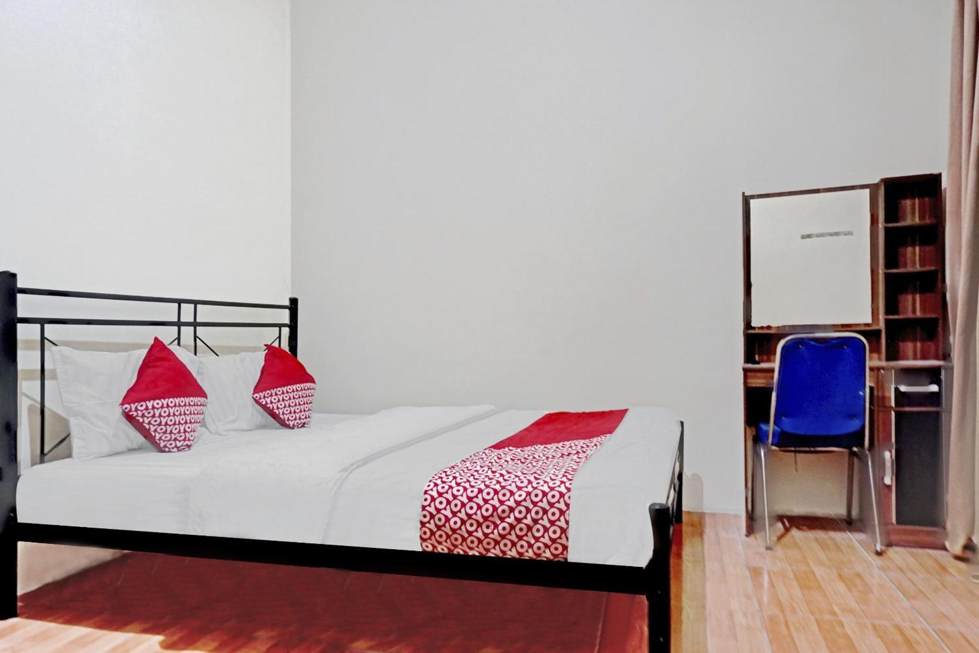 Отель Oyo 90689 Lily House Тангеранг Экстерьер фото