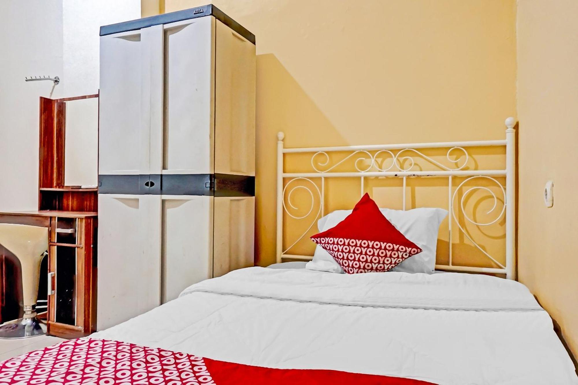 Отель Oyo 90689 Lily House Тангеранг Экстерьер фото