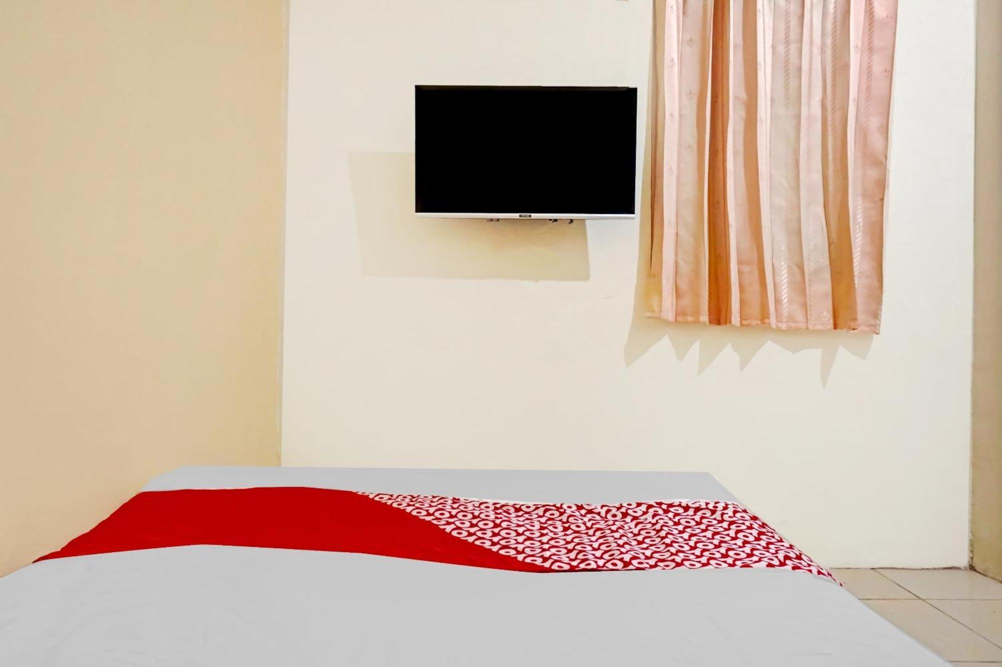Отель Oyo 90689 Lily House Тангеранг Экстерьер фото